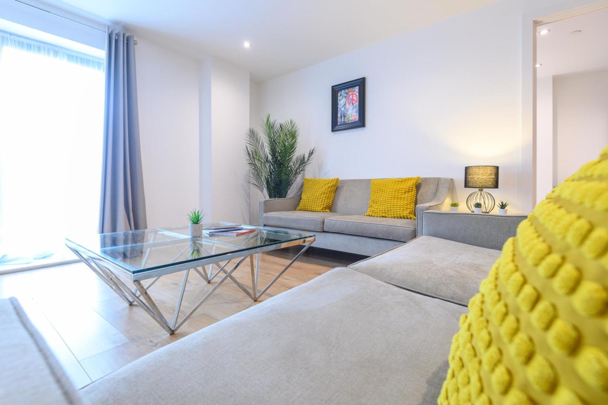 Appartamento Superb 2 Bed With 2 En-suite - Centre With Underground Parking *