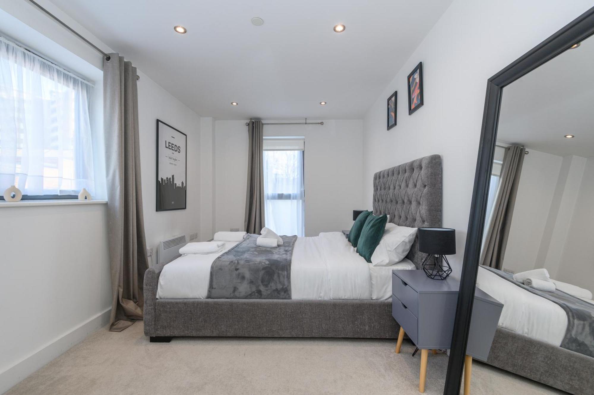 Superb 2 Bed With 2 En-suite - Centre With Underground Parking *