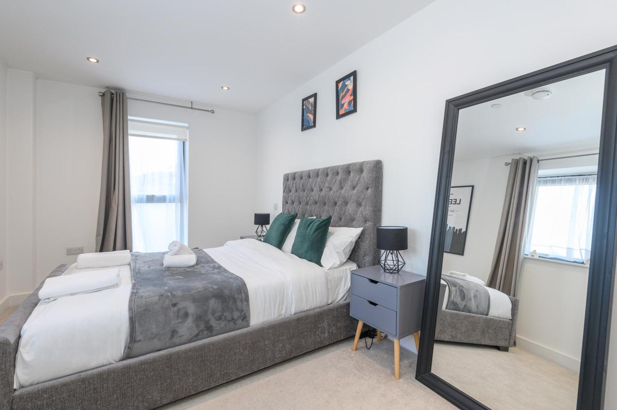 Superb 2 Bed With 2 En-suite - Centre With Underground Parking