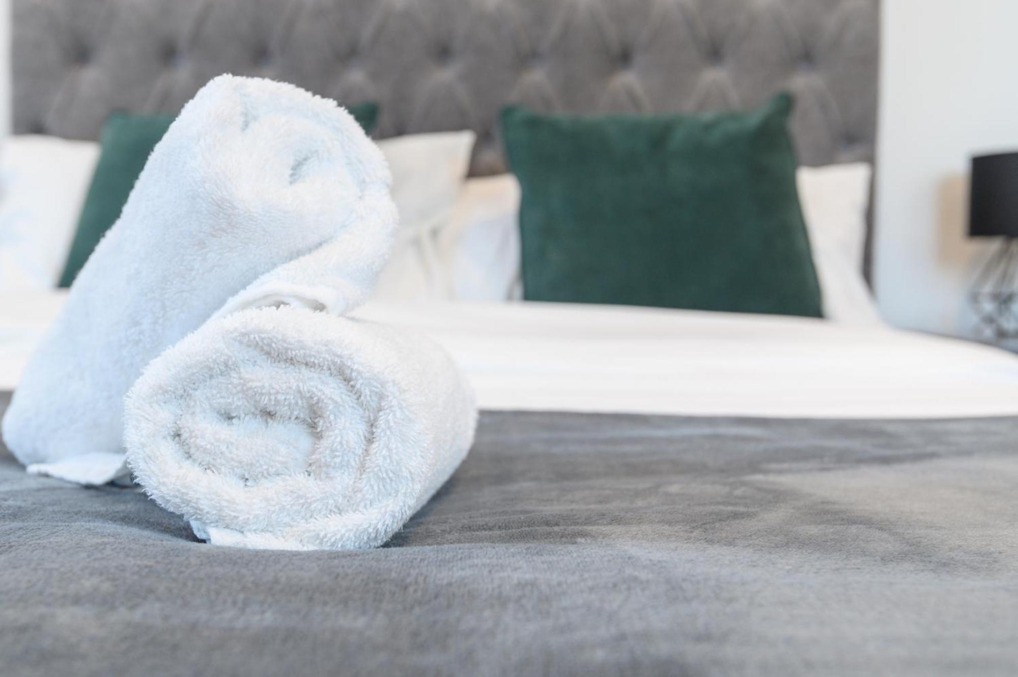 Superb 2 Bed With 2 En-suite - Centre With Underground Parking Appartamento *