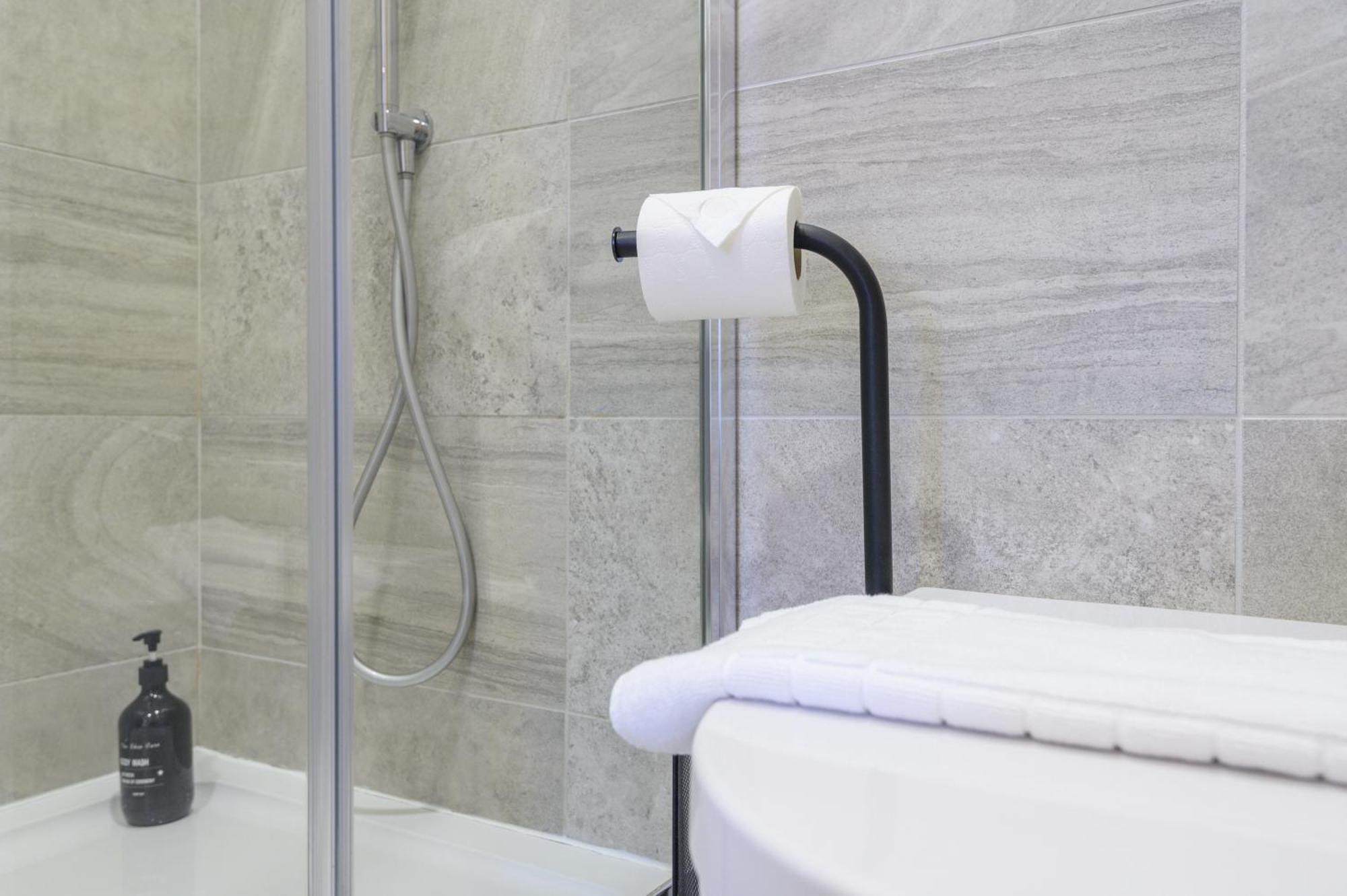 Superb 2 Bed With 2 En-suite - Centre With Underground Parking Leeds (West Yorkshire)