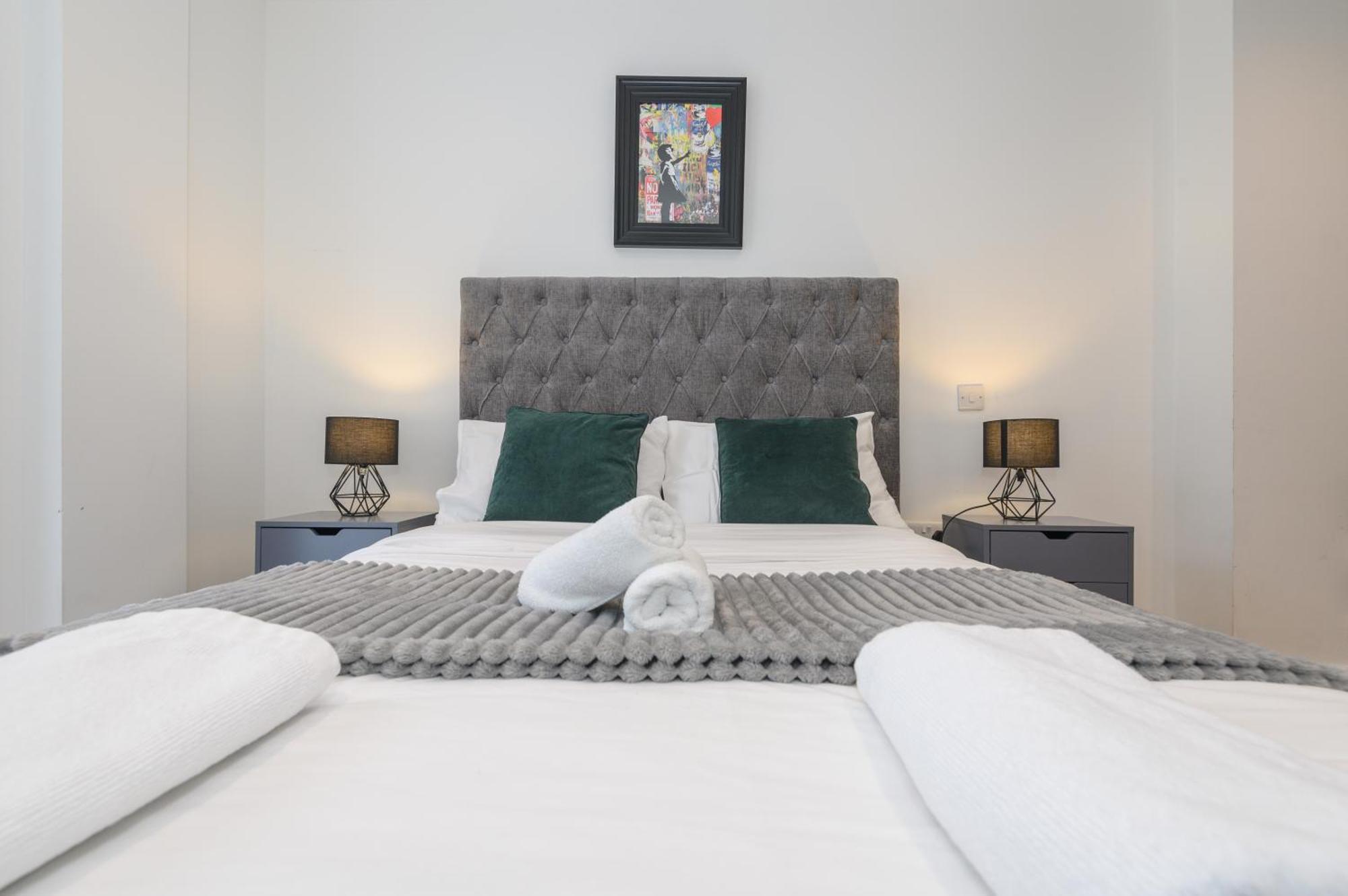 Superb 2 Bed With 2 En-suite - Centre With Underground Parking * Leeds (West Yorkshire)