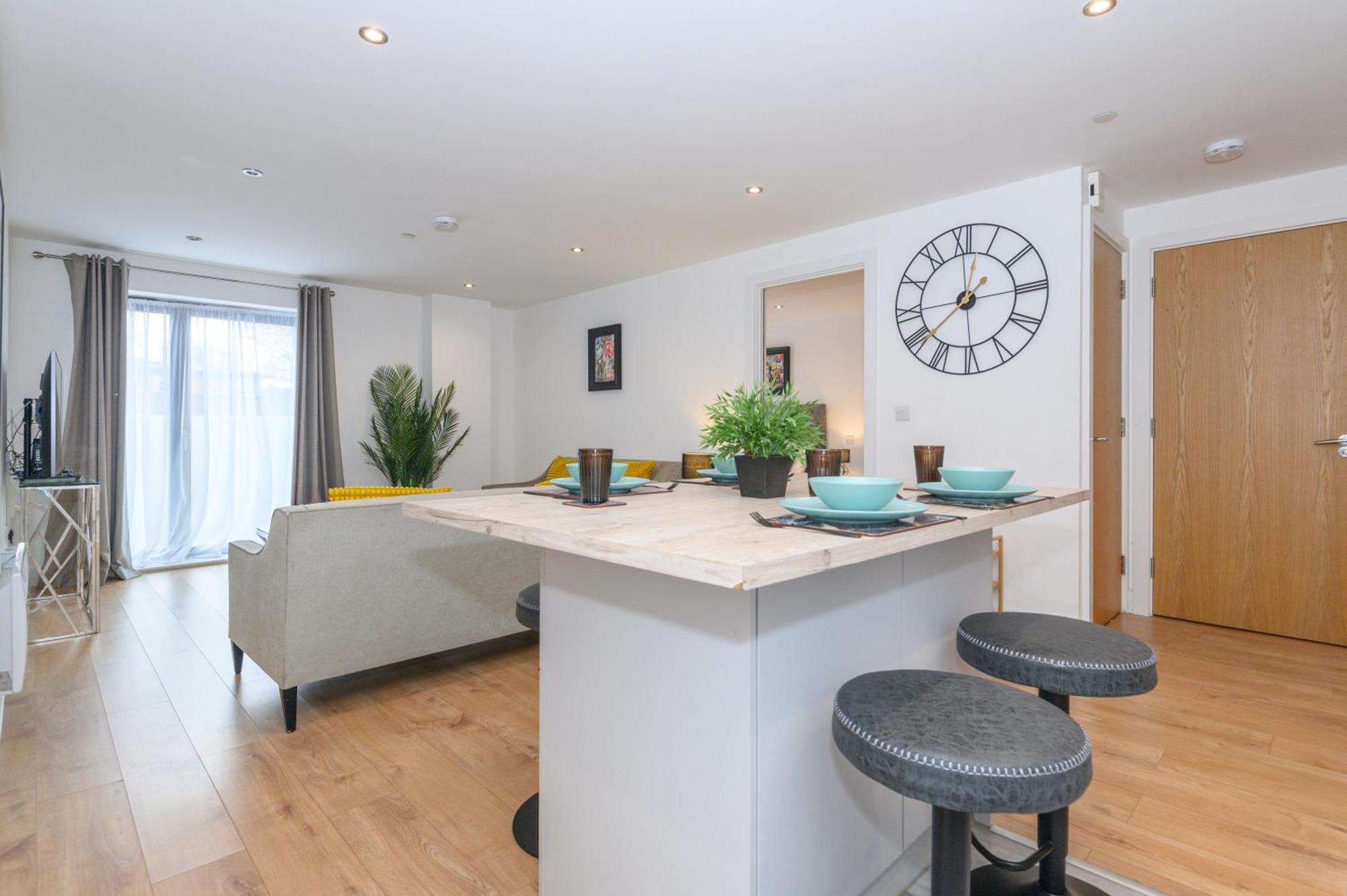 Superb 2 Bed With 2 En-suite - Centre With Underground Parking Appartamento
