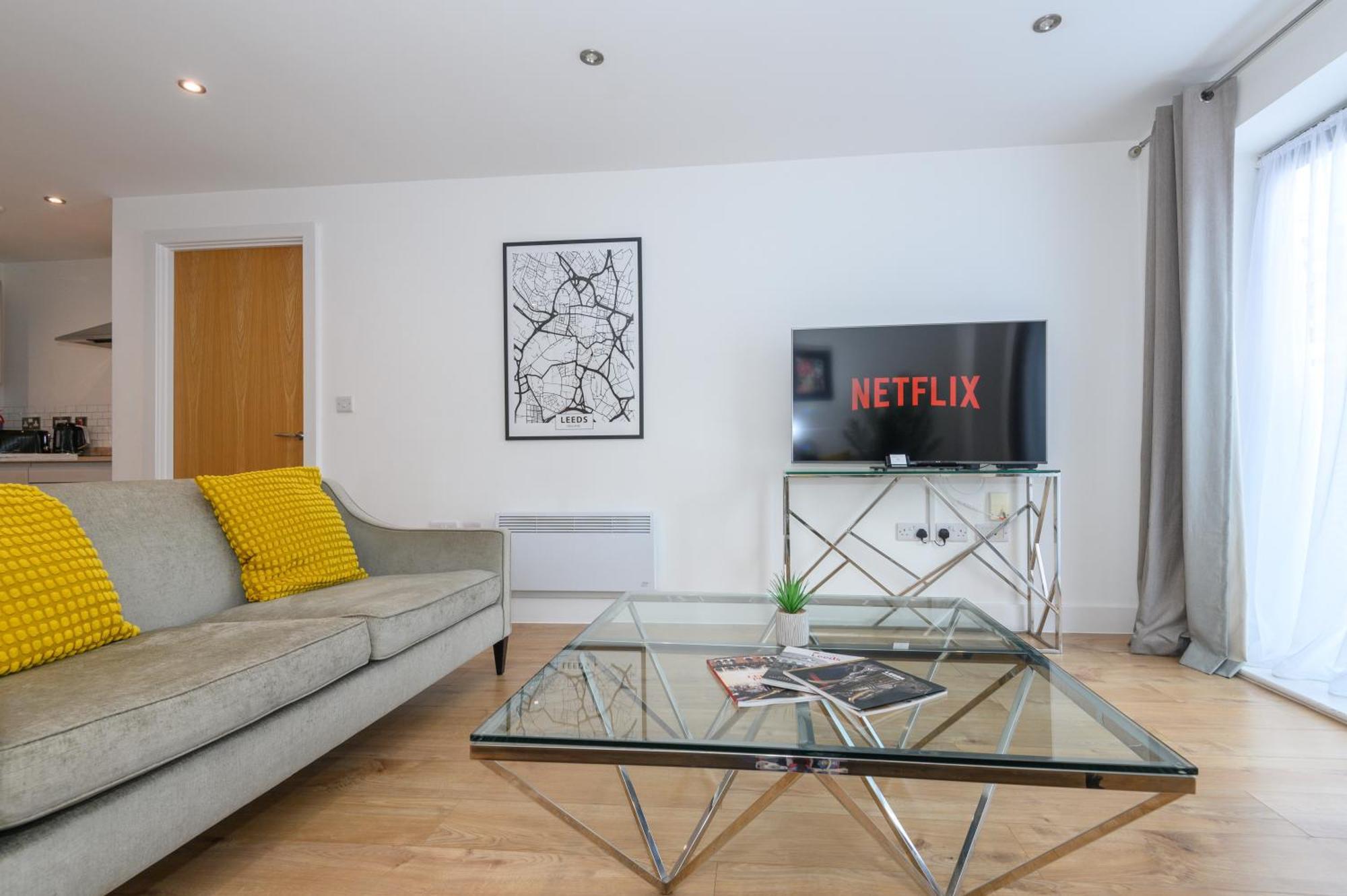 Superb 2 Bed With 2 En-suite - Centre With Underground Parking Appartamento *