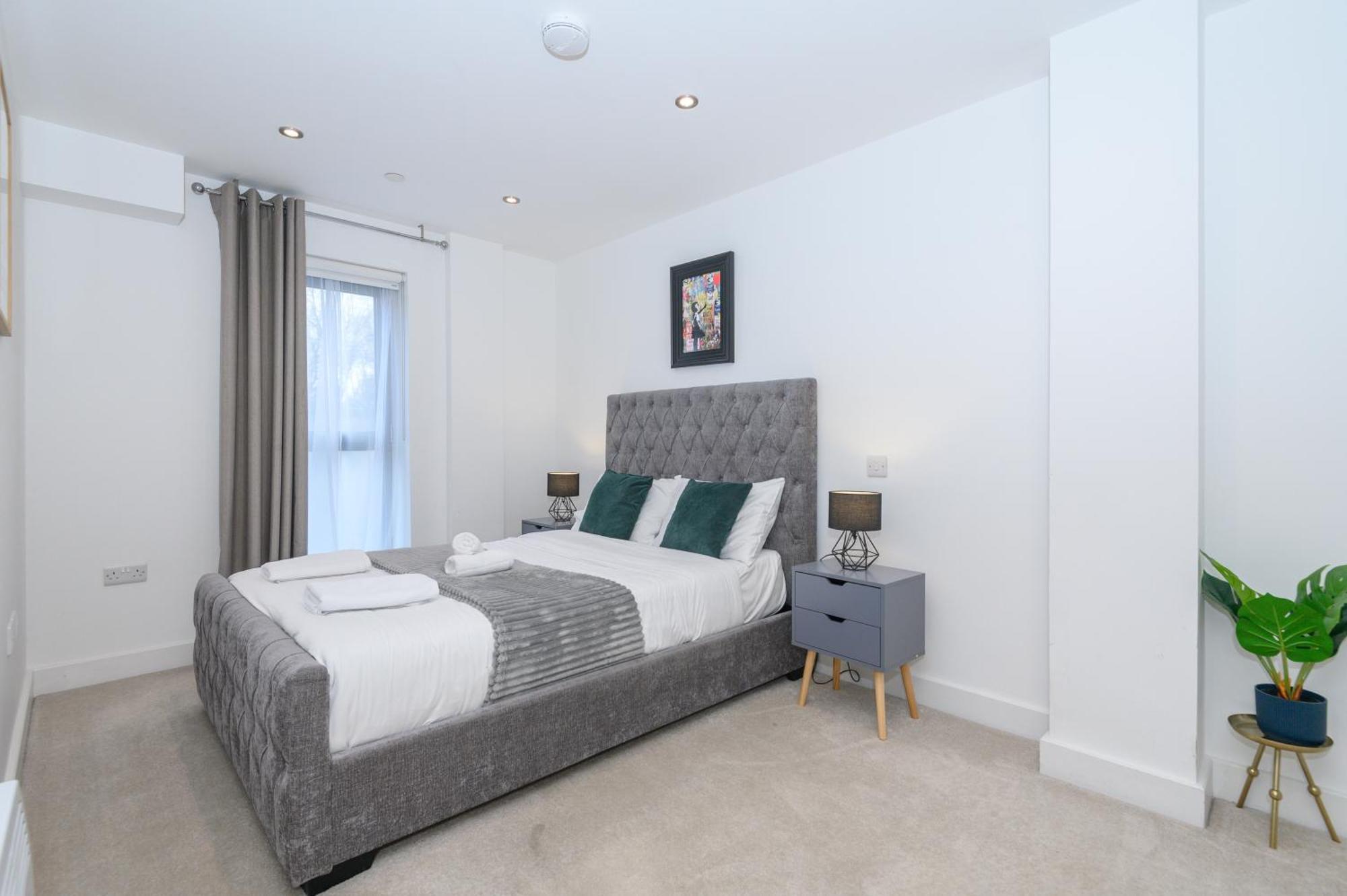 Superb 2 Bed With 2 En-suite - Centre With Underground Parking Leeds (West Yorkshire)